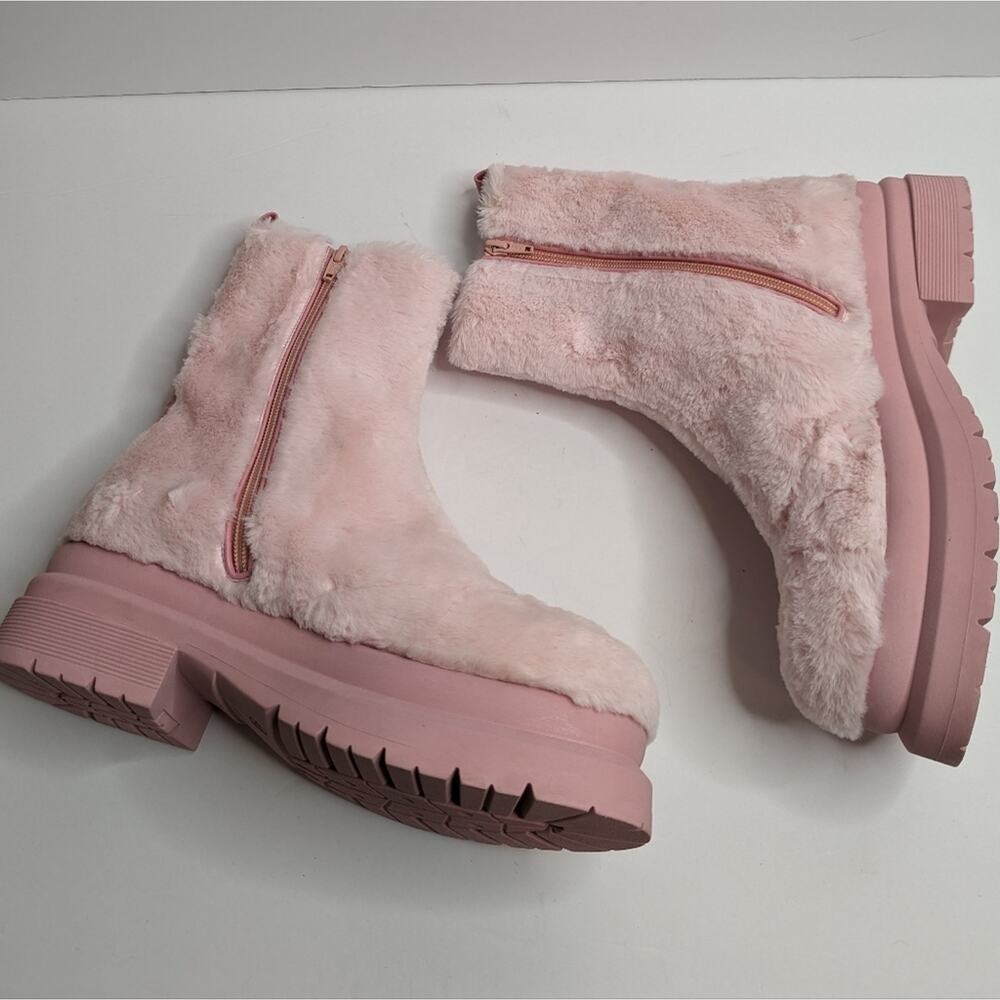 JW Anderson Ecofur Ankle Boots in Pale Pink | Size 40 - Picture 7 of 10